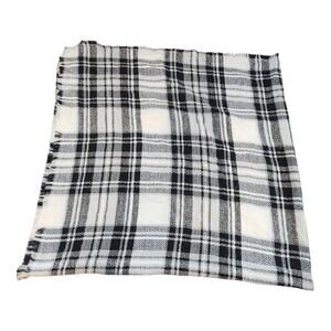 ModCloth black & white large plaid blanket scarf, shawl, throw wrap 10% acrylic